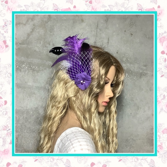 🌺 FEATHER FASCINATOR FLOWER PIN UP BURLESQUE COSPLAY HAIR PIECE COSTUME PURPLE - Picture 1 of 7
